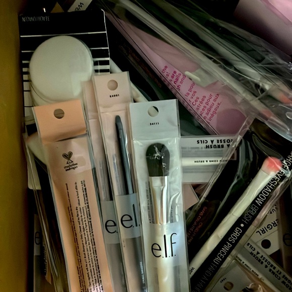 20 qty wholesale Makeup L’Oréal Revlon Elf Lips skincare cosmetics LOT Bulk New - Picture 11 of 14